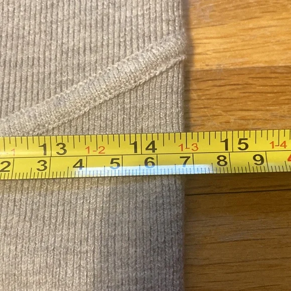 *last chance* NWOT. H&M | Women’s cropped grey/brown tank top. Never worn!! - Picture 9 of 15